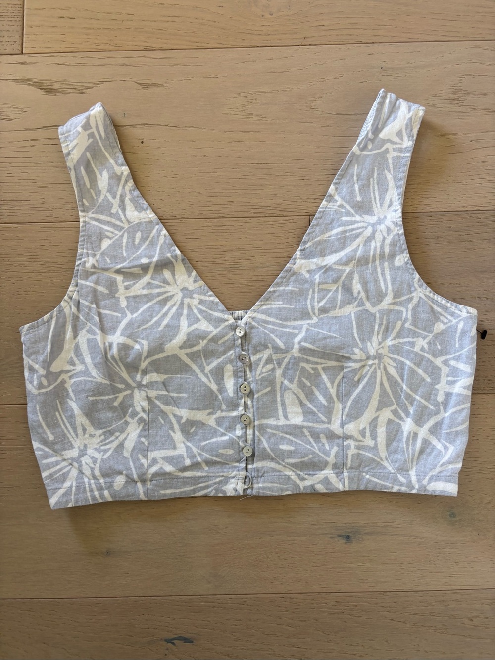 Madewell Gray and White Floral Button-Front Cropped Camisole